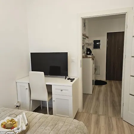 2 Bed Apartment In Zyrardow Exterior photo