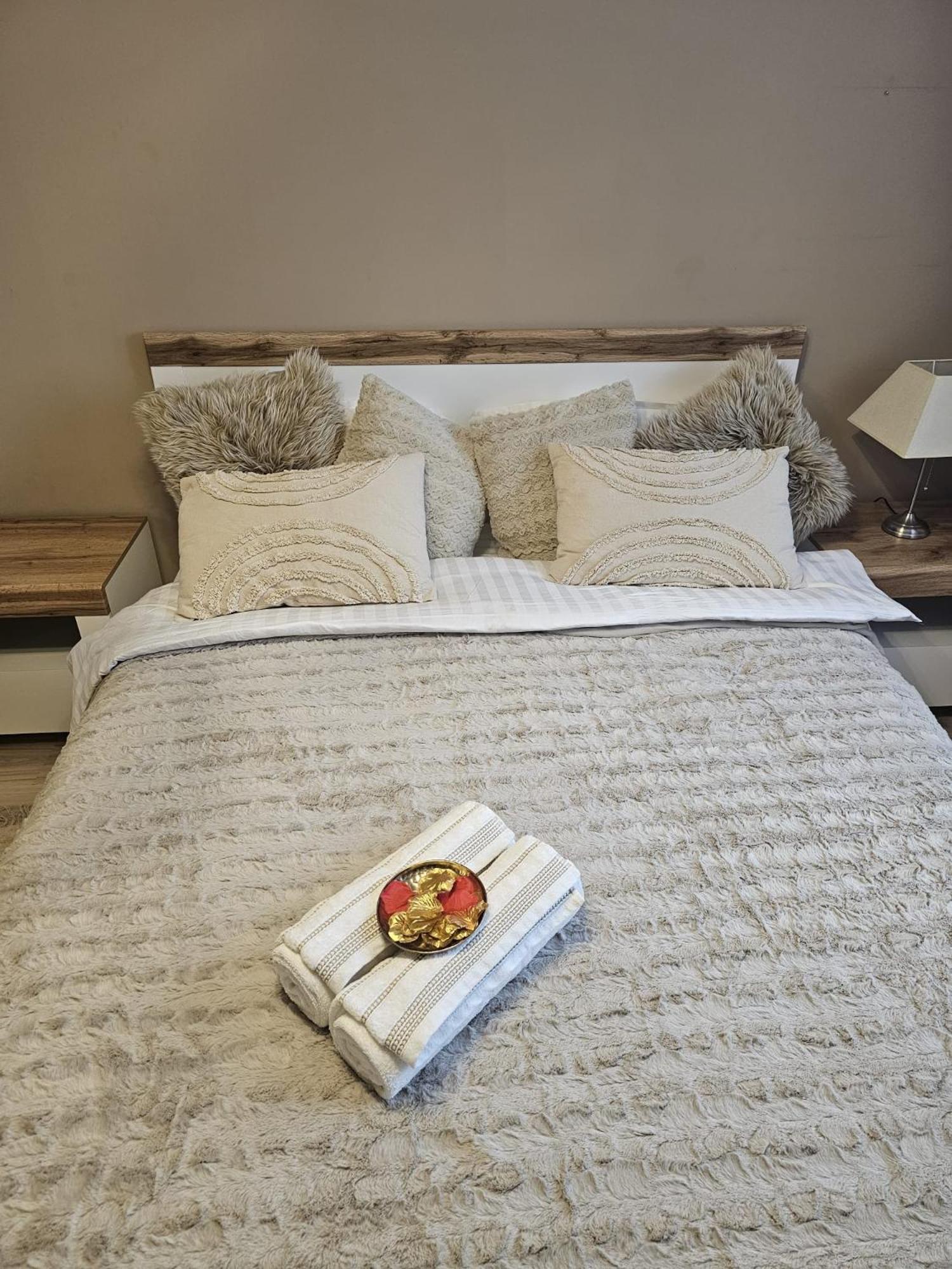 2 Bed In Apartment *
