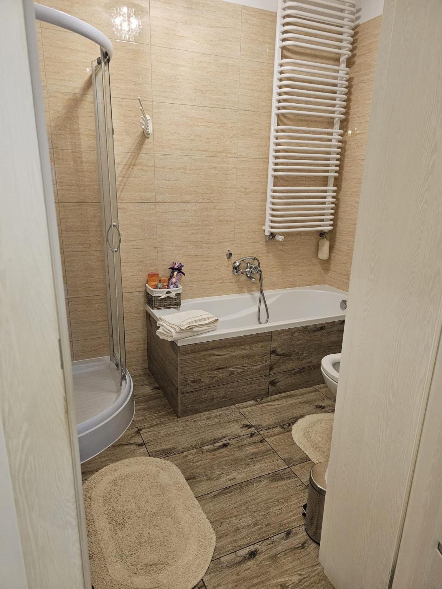 2 Bed In Apartment